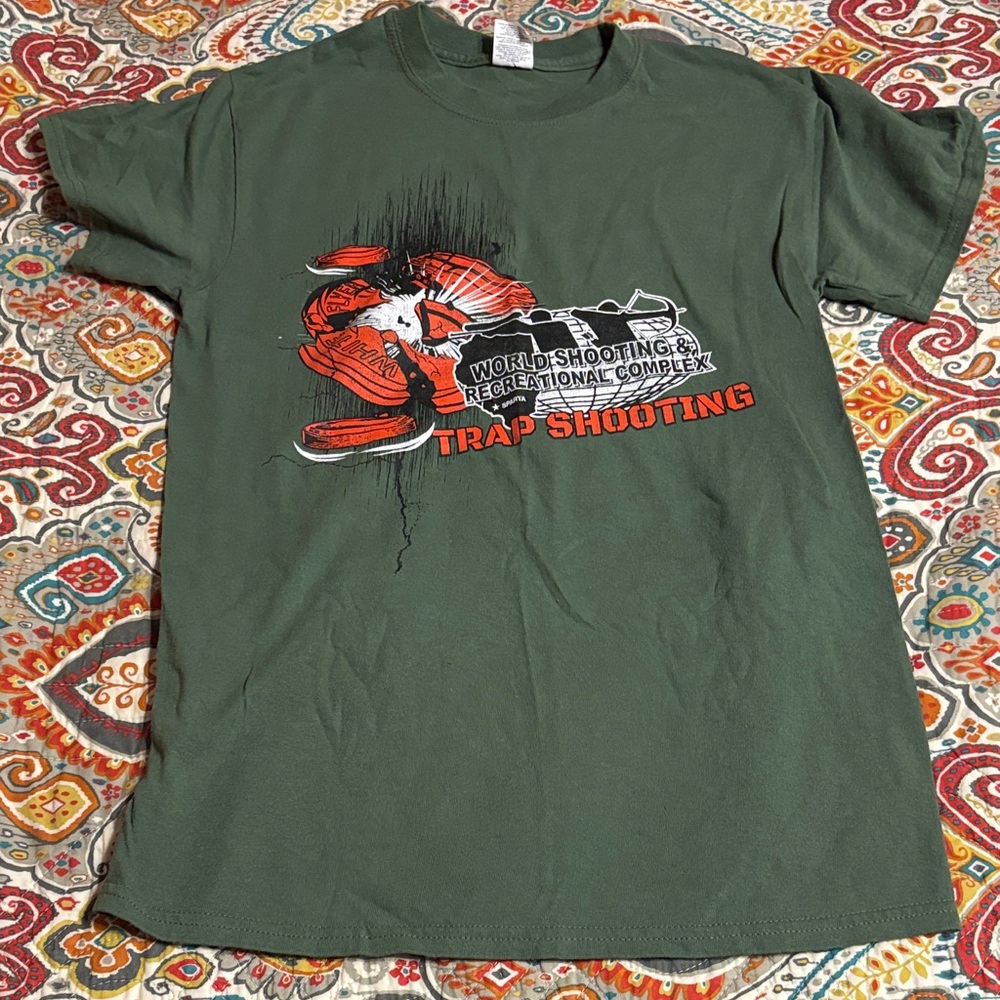 World shooting recreational complex trap shooting Green Graphic T-Shirt small